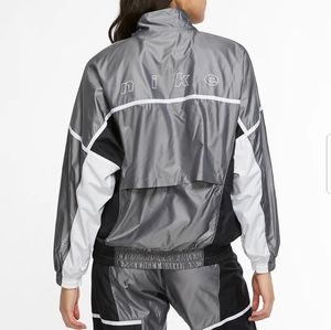 NWT plus size XXL Nike windbreaker jacket